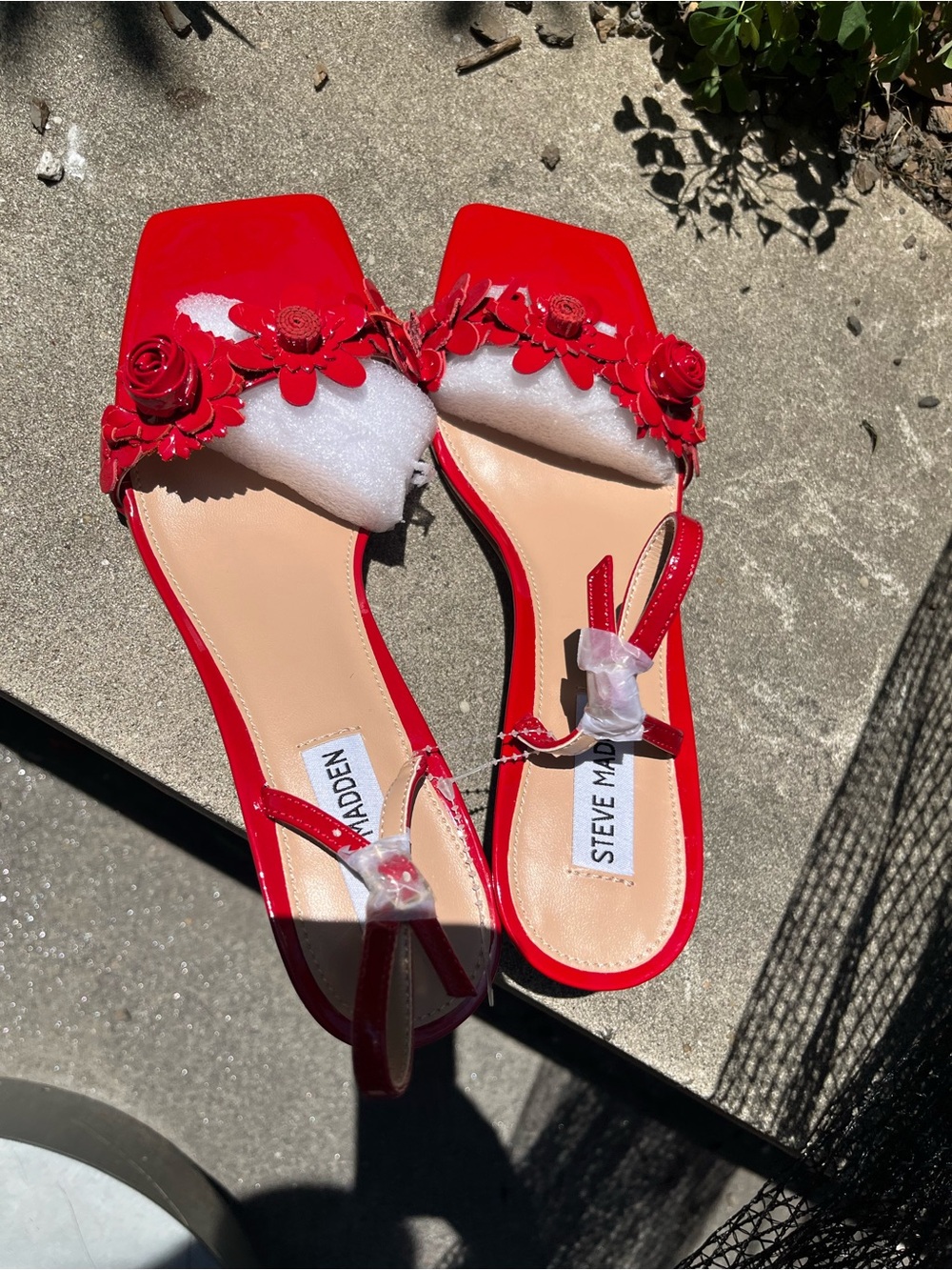 NWOT Steve Madden Rosalea Red Patent Flower Slingback Kitten Heel Sandals 9.5 - Picture 6 of 7